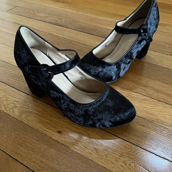 Chase + Chloe Black Velvet Mary Jane Style Heels - Picture 2 of 8